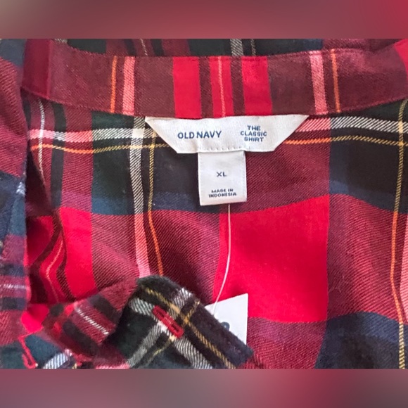 NWT Old Navy women's long-sleeve button-down shirt red plaid flannel pattern. - Picture 3 of 6